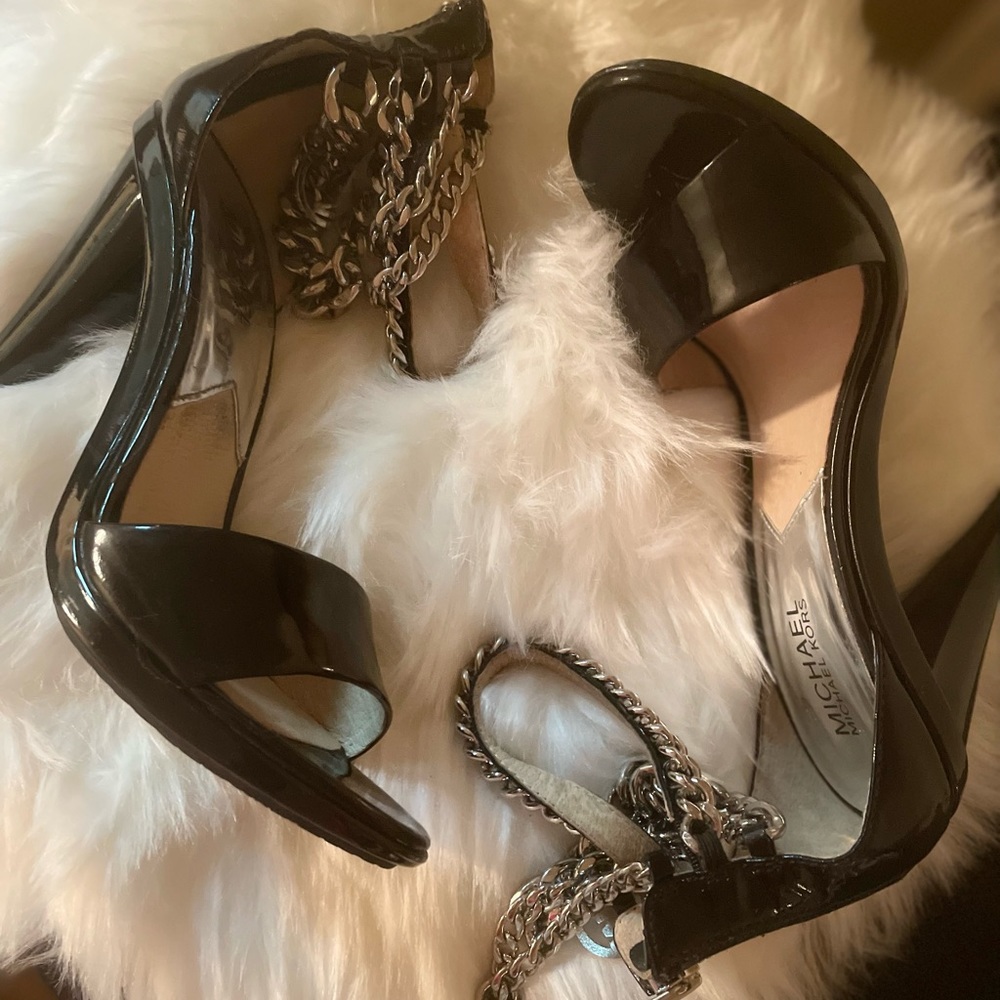 Women Michael Kors Black Patent Sandals, size 8